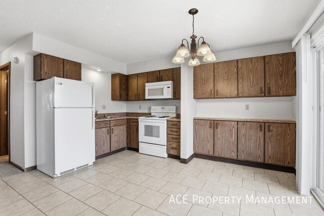 Building Photo - 705 Dakota Dr