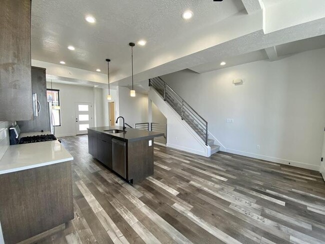 Building Photo - Draper townhome with VIEWS!