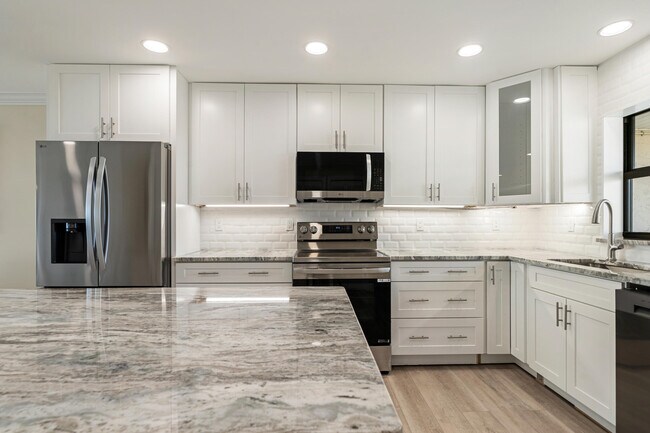 Building Photo - 5300 Jimmy Buffett Mem Hwy