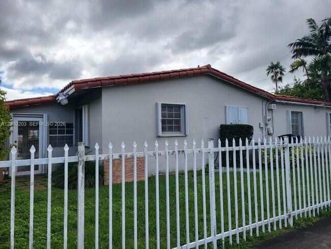 Building Photo - 5200 SW 89th Pl