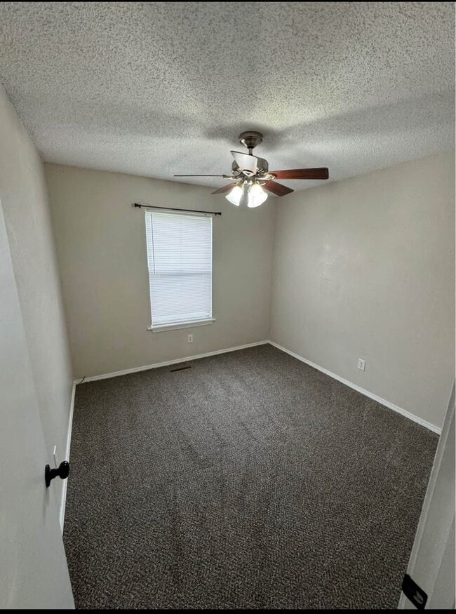 Building Photo - Move in Ready