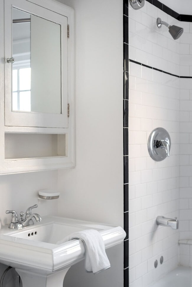 Building Photo - 2015 NW Flanders St