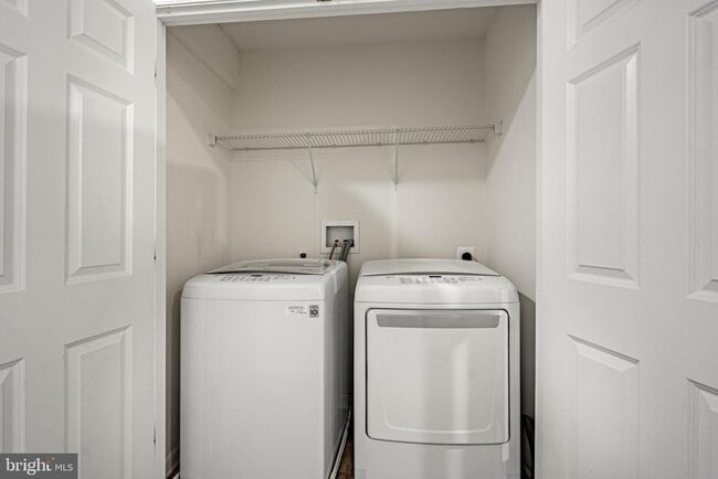 Building Photo - 33 Addison Ln