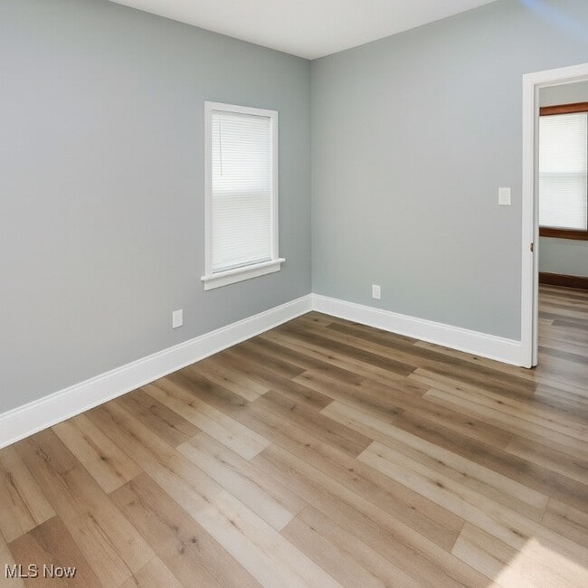 Building Photo - 9504 Cardwell Ave