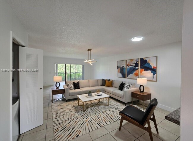 Building Photo - 310 Racquet Club Rd