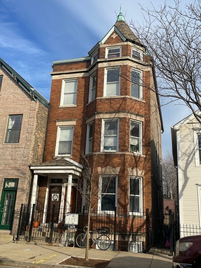 Primary Photo - 1909 S May St