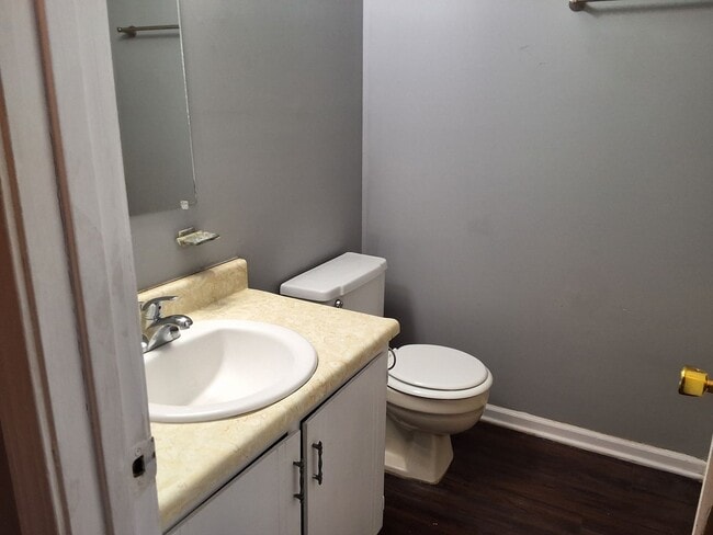 Building Photo - 1221 Clear Ridge Ln