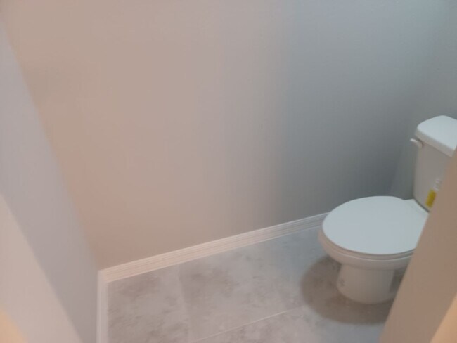 Building Photo - 417 SW 26th Ave