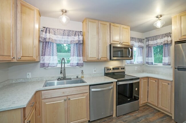 Building Photo - Prime Fircrest Location — Comfortable 2-Bedroom Home for Rent