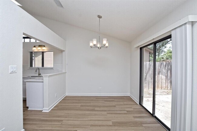 Building Photo - 1305 Elm Forest Dr