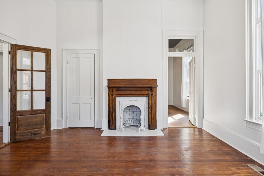 Building Photo - 911 S High St