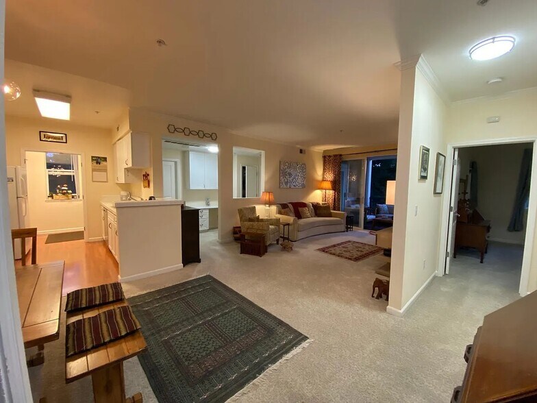 Building Photo - 1982 W Bayshore Rd