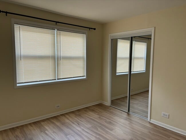 Building Photo - 1432 W Rosemont Ave