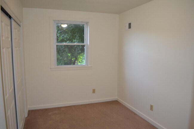 Building Photo - 1037 Keene St