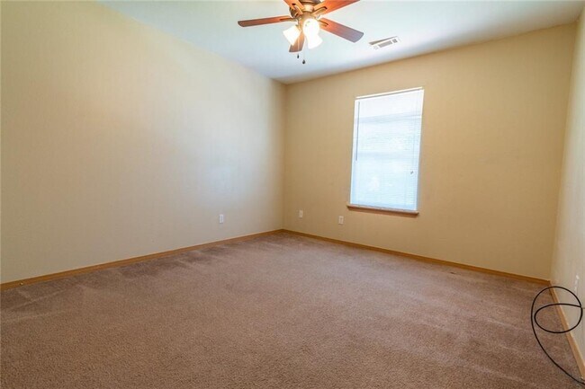 Building Photo - 230 Meadow Ct