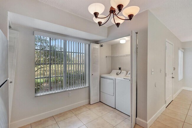 Building Photo - Spacious 3BR/2.5BA in Gated Milano Community