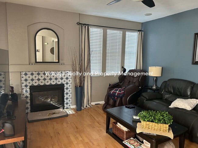 Building Photo - Charming Single-Story 3 Bedroom Home In South Natomas!!!