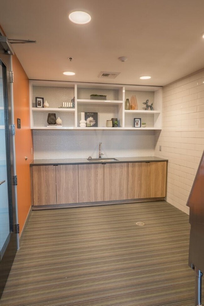 Building Photo - 2Bd/2Ba Seattle Condo