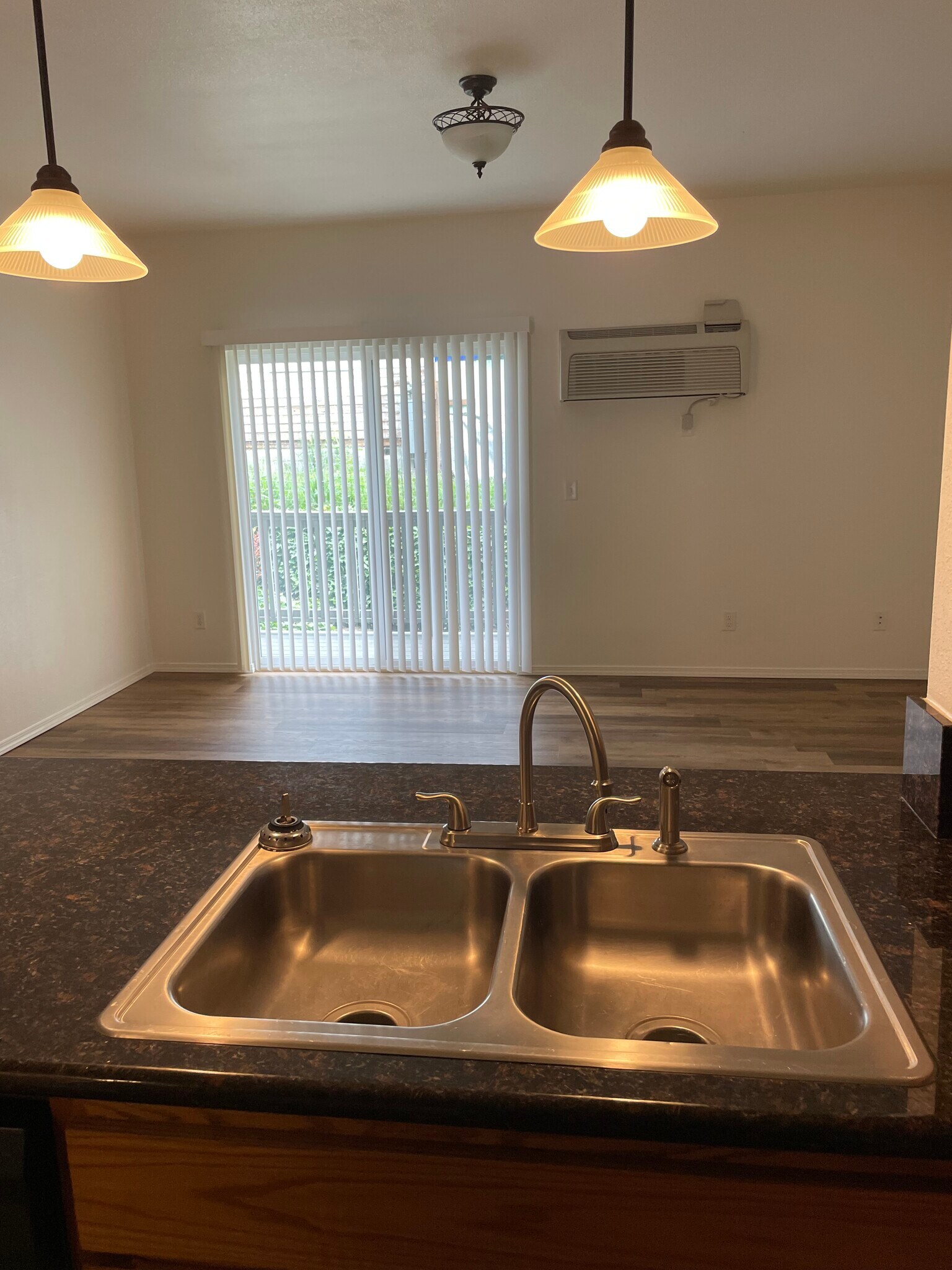 Building Photo - 1186 SW Lafayette Dr