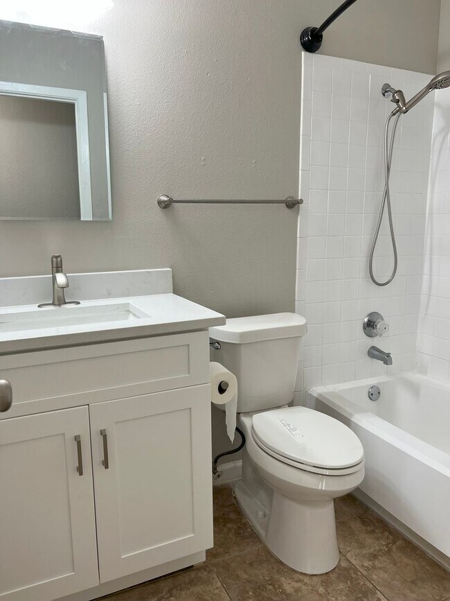 Building Photo - Lovely Ventura rental!