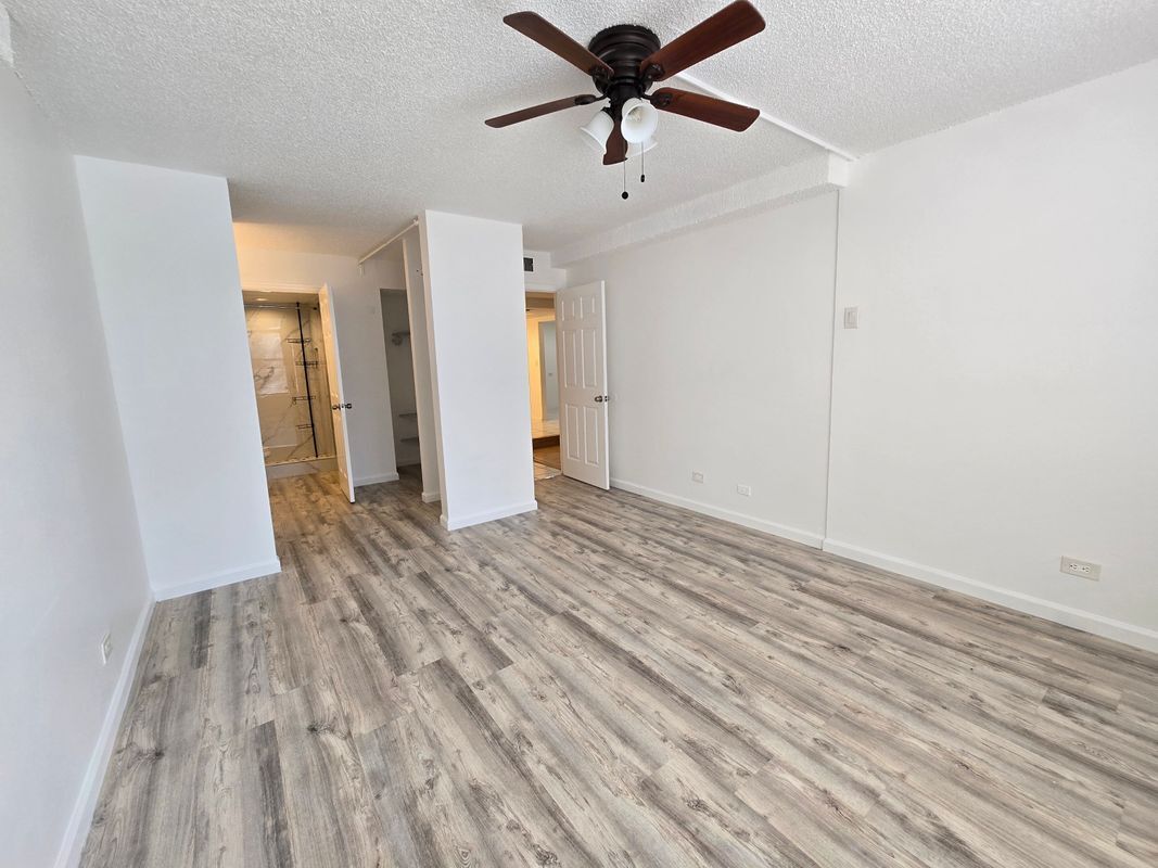 Building Photo - 3730 Inverrary Dr