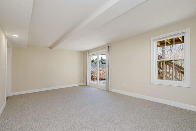 Building Photo - 687 Washington St