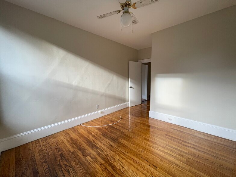 Building Photo - 338 K St