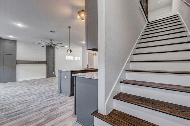 Building Photo - 4677 Bellfort Ave