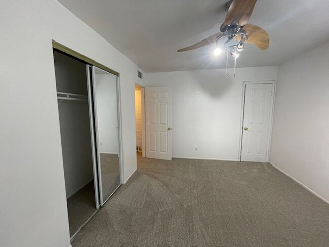 Building Photo - 2 bdrm 1.5 bath. South Scottsdale (McDowel...