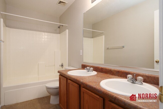 Building Photo - Beautiful Large Home in Casa Grande