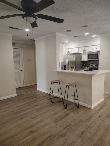 Building Photo - 1208 Calico Ln