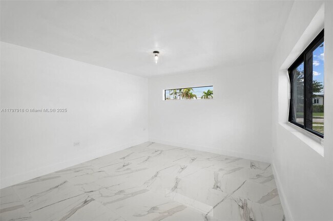 Building Photo - 1921 SW 84th Ct