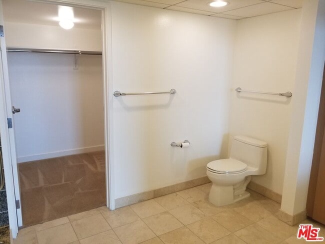 Building Photo - 13700 Marina Pointe Dr