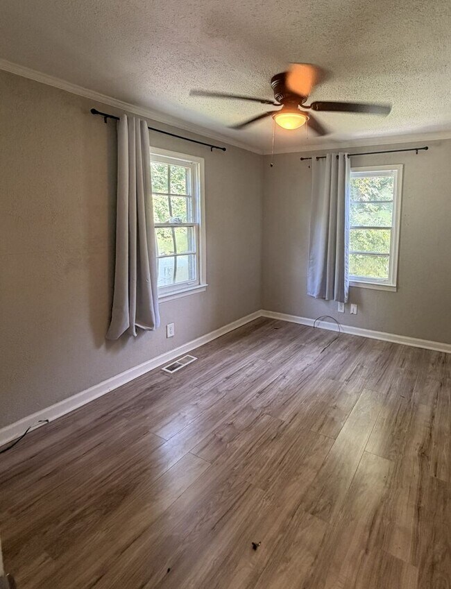 Building Photo - 1202 Cline Ave