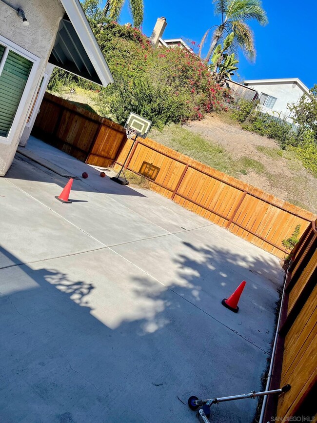 Building Photo - 2296 Manzana Way