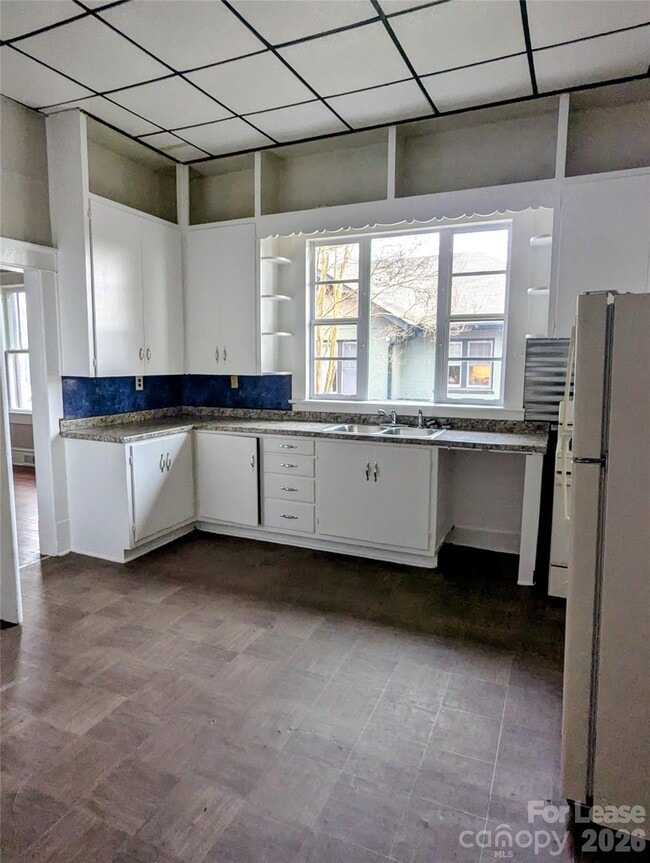 Building Photo - 936 W Front St