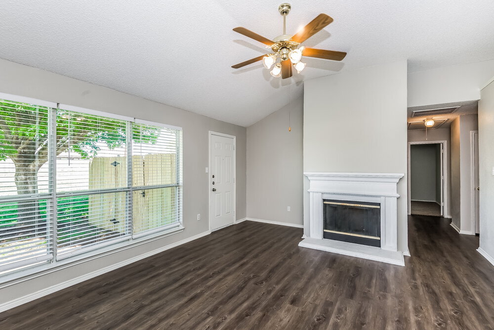 Building Photo - 10501 Shadywood Dr