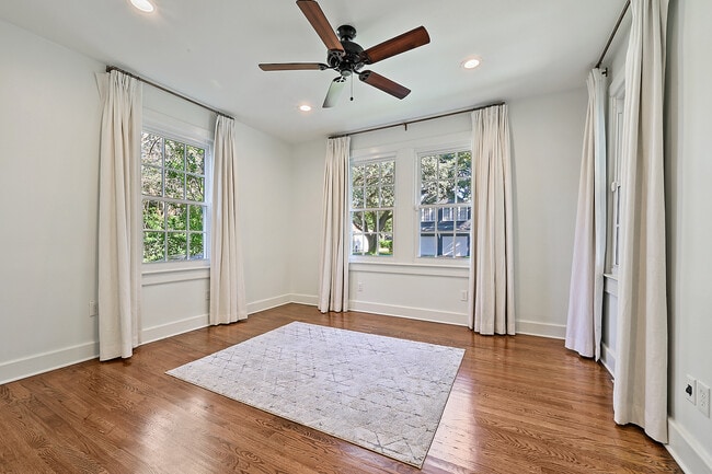 Building Photo - 1566 Country Club Dr