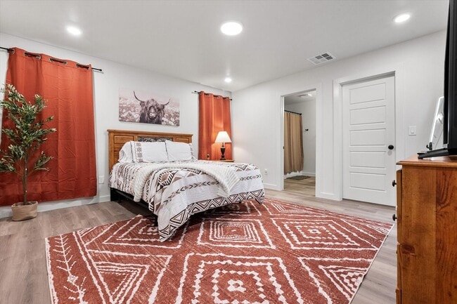 Building Photo - Everything you need is at 2133!!