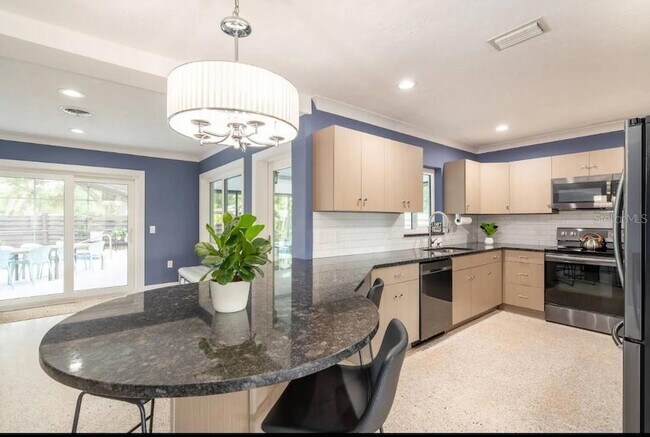 Building Photo - 2545 Webber St