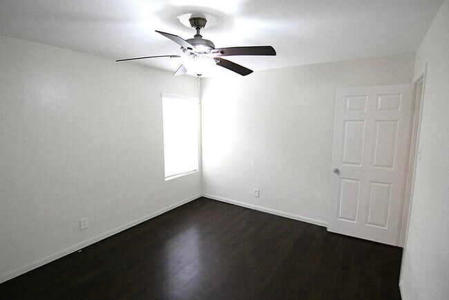 Building Photo - 5550 N Braeswood Blvd