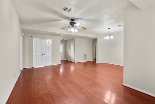Building Photo - 9230 Wandsworth Dr