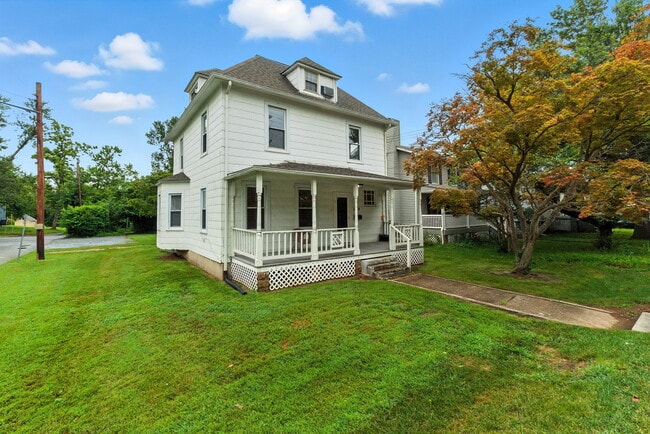 Building Photo - 5100 Berwyn Rd