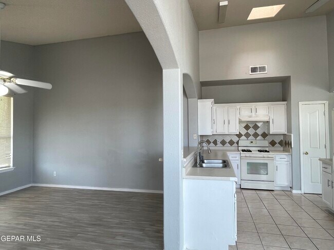 Building Photo - 3701 Trina Pl