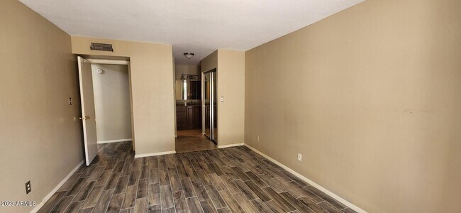 Building Photo - 9100 E Winchcomb Dr
