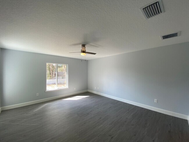 Building Photo - Desirable SW Ocala Neighborhood 3/2/2 **WON'T LAST**