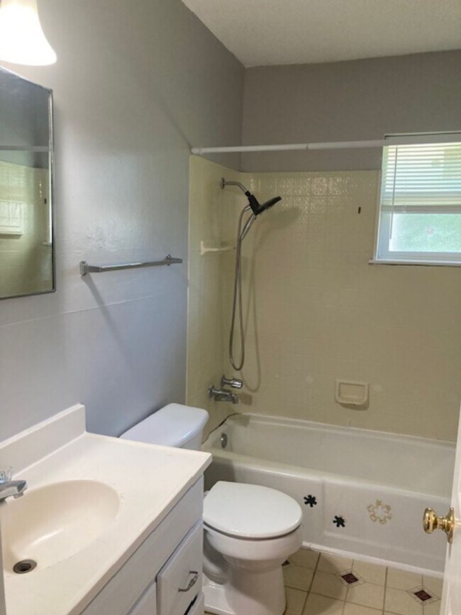 Building Photo - Gulfport 3 Bedroom