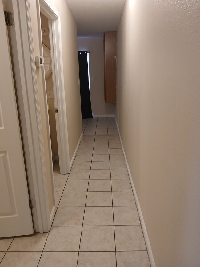 Building Photo - 510 S Poplar St