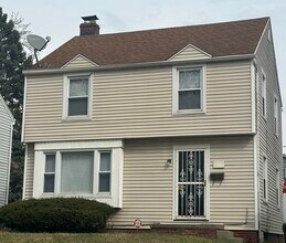 Building Photo - Three bedroom house with garage