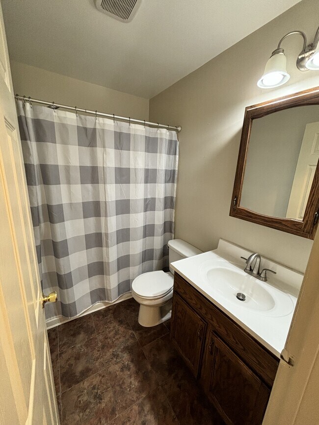 Building Photo - 143 Northwood Ct